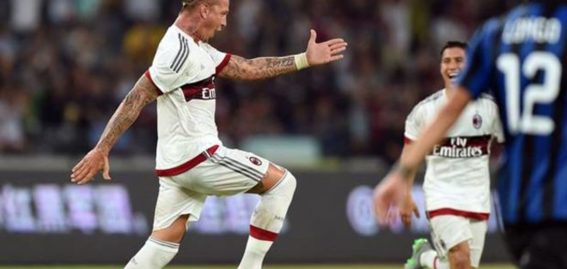 Защитник 'Милана' забил сумасшедший гол: видео суперудара
