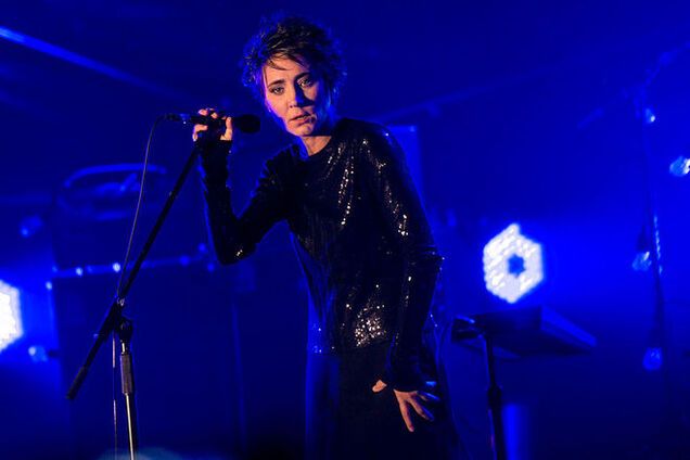 Провокаторы пытались вручить Земфире флаг 'Новороссии' на концерте