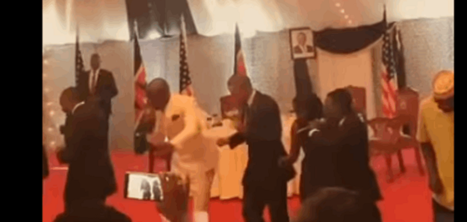 Обама сплясал липалу с главой Кении: видеофакт