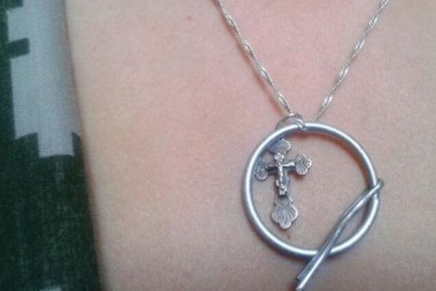 Священик в 'ЛНР' повінчав терористів кільцями від гранат: фотофакт