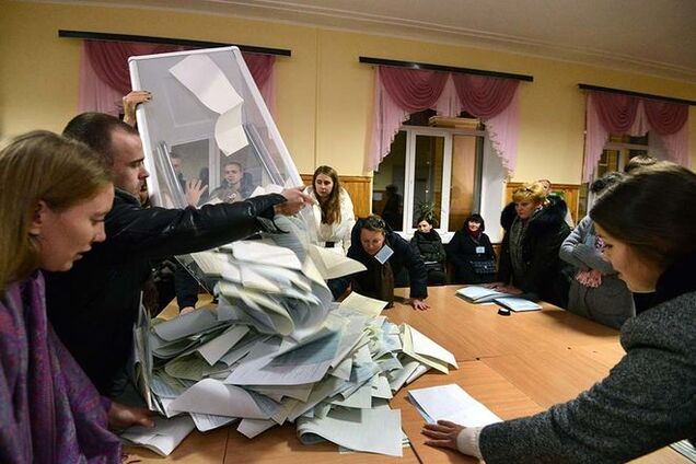 На двух участках 205-ого округа есть угроза штурма