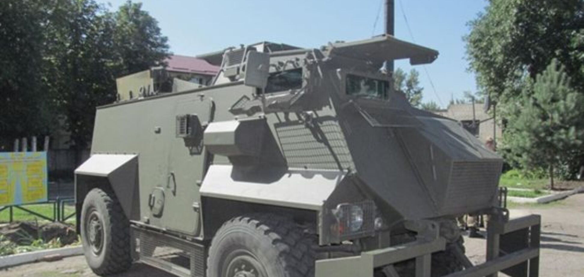 Перші Saхon і Humvee поїдуть у зону АТО: фоторепортаж
