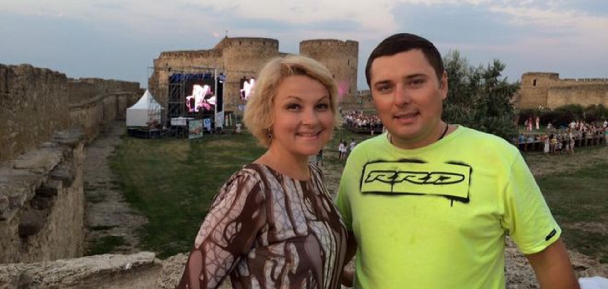 Авто украинской певицы ограбили, пока она фотографировалась у моря