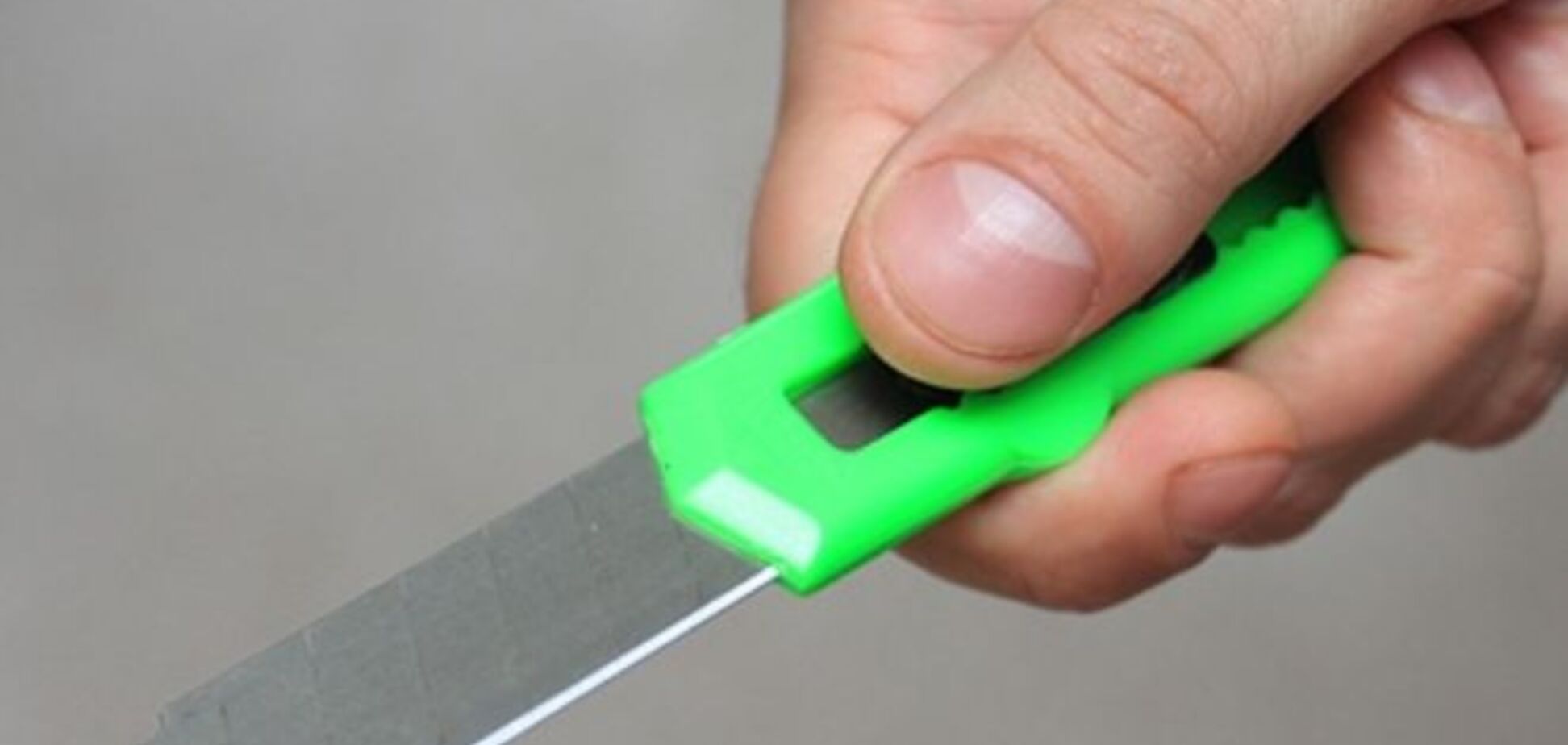 У Києві в Гідропарку жінка нападала з ножем на перехожих, є поранені