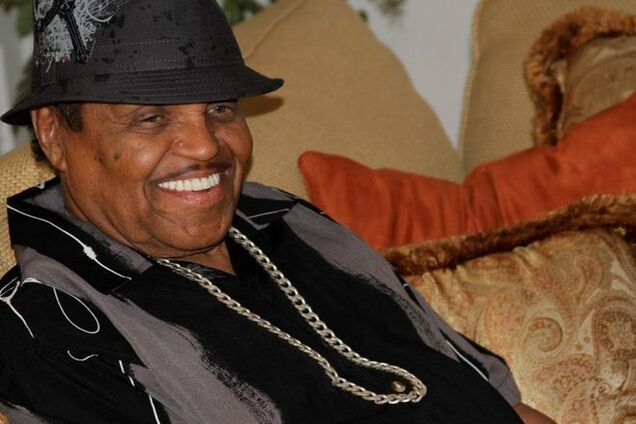 В больницу с инсультом доставили отца Майкла Джексона