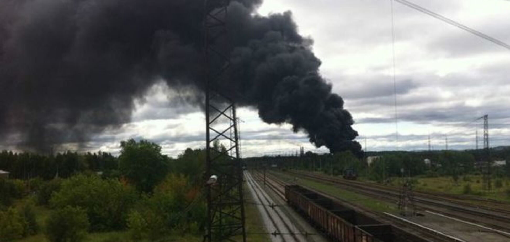 В России вспыхнул пожар на 'газпромовской' нефтебазе: опубликованы фото и видео