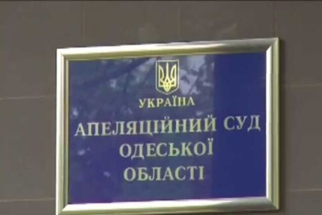 Названо особу співробітника суду, який кинувся з даху в Одесі