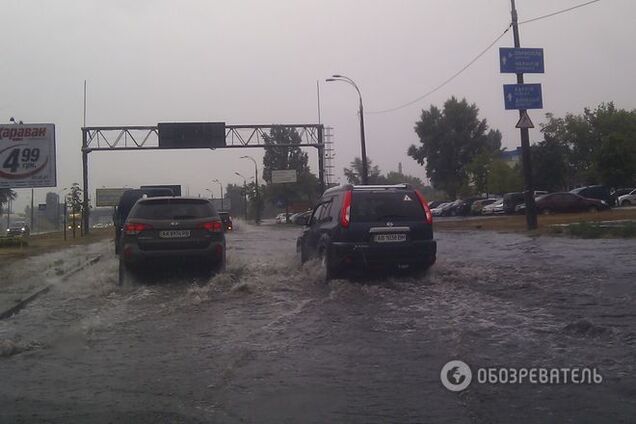 Последствия ливня в Киеве: озера на улицах и масштабные пробки