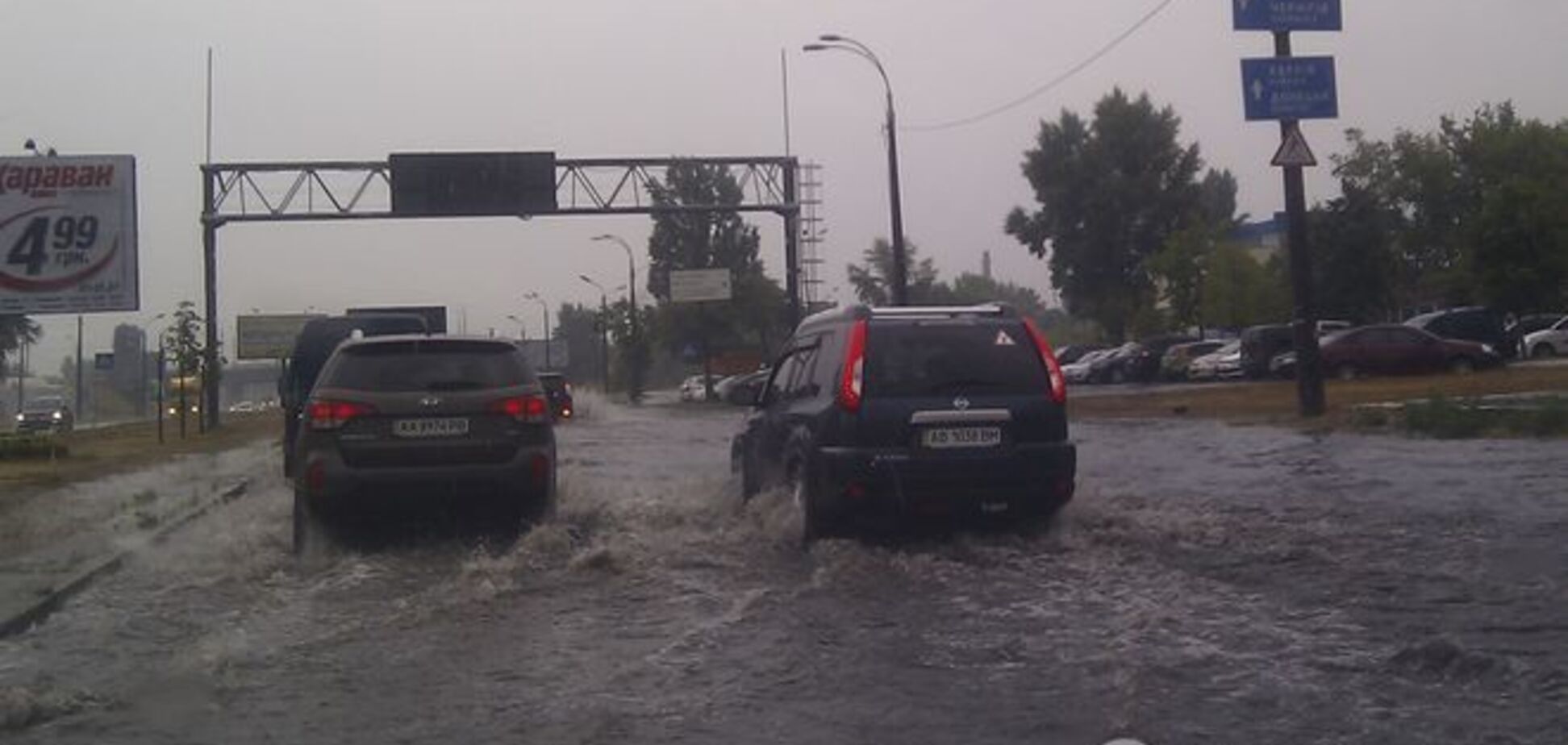 Через зливу вулиці Києва перетворилися на 'озера': опубліковано фото