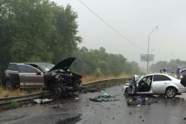 Під Києвом дівчина на Porsche спровокувала смертельне ДТП: опубліковані фото