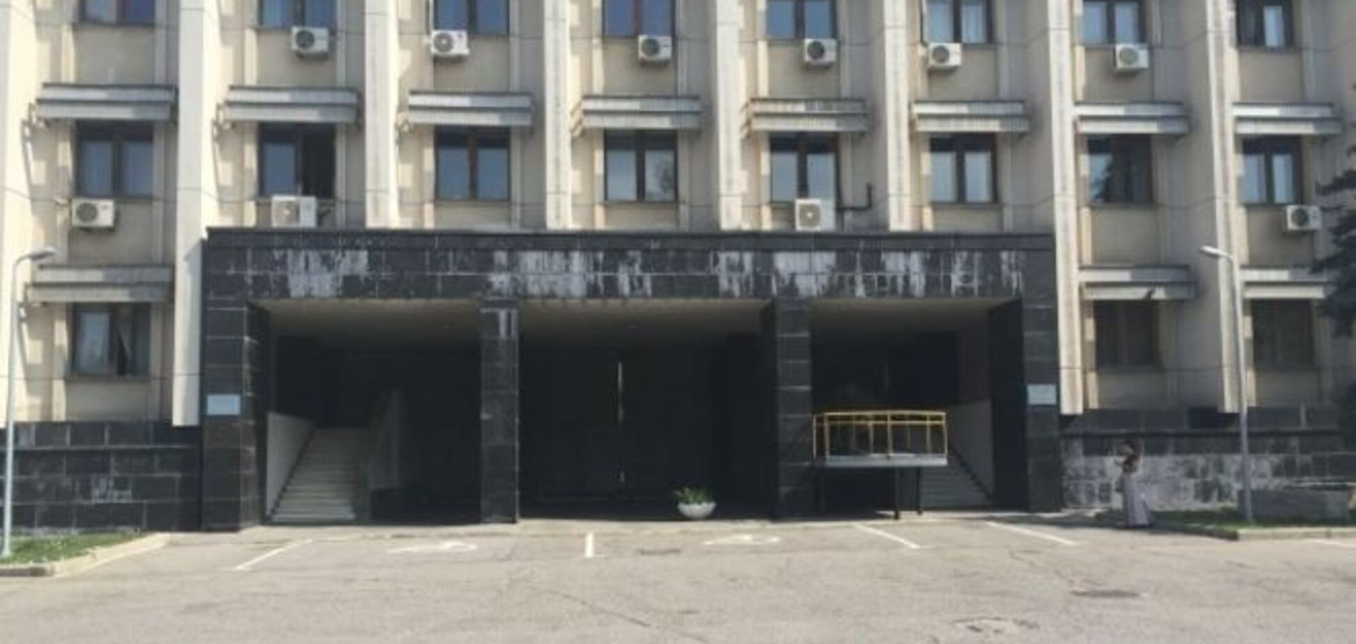 У Саакашвили построят полностью прозрачную приемную для граждан 