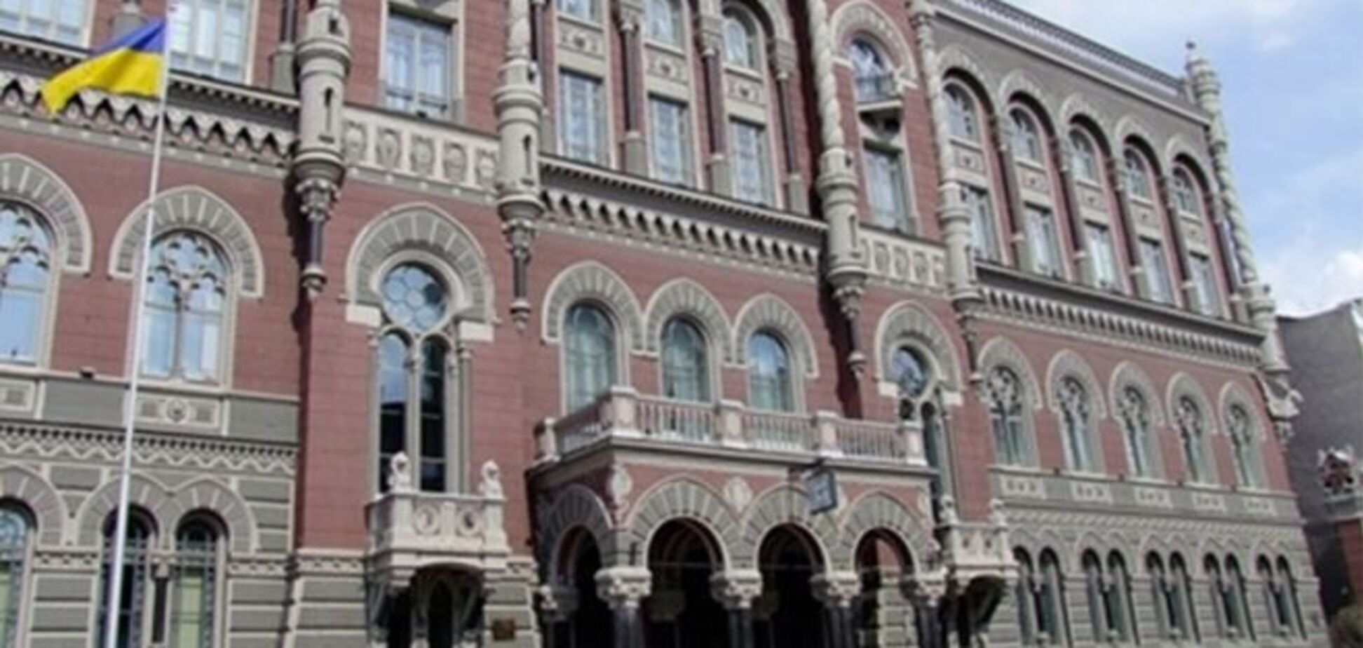 НБУ укрепил курс гривни к доллару