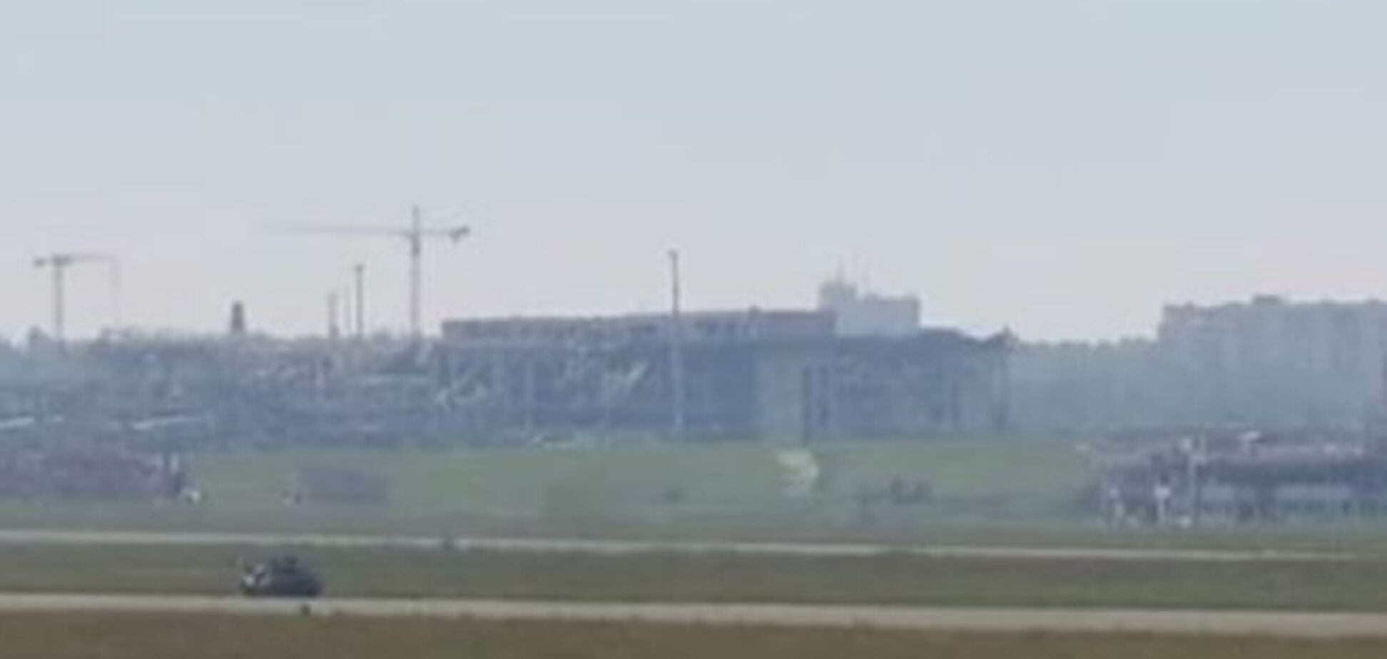 Українські журналісти пробралися до злітки донецького аеропорту: опубліковано відео