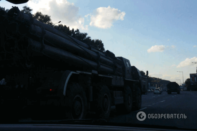 По Киеву проехались 300-мм реактивные 'Смерчи': видеофакт