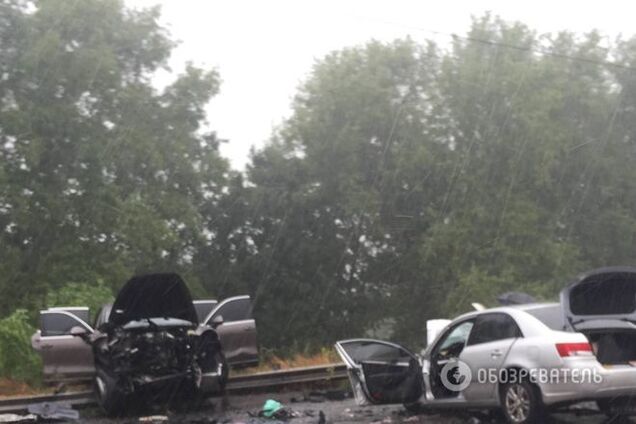 Велика аварія під Києвом: дві людини загинули. Фото з місця події