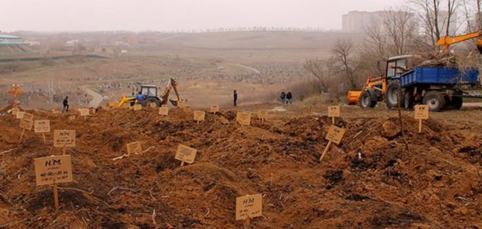В Стаханове неизвестные разворотили могилы путинских вояк – СМИ