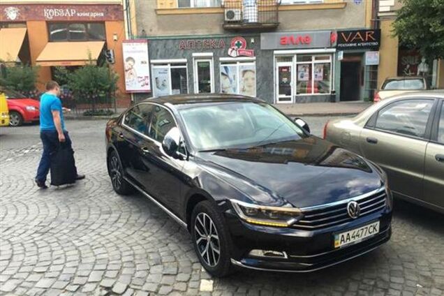 Москаль в Ужгороде стал 'героем парковки': опубликованы фото