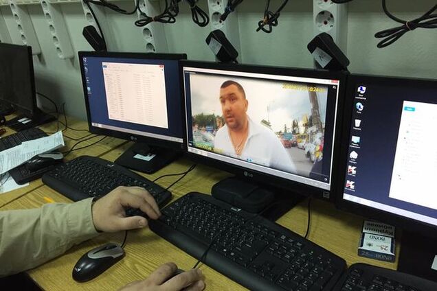 Угрожавший киевским полицейским пьяный с 'корочкой' заявил, что 'просто показал пистолет'