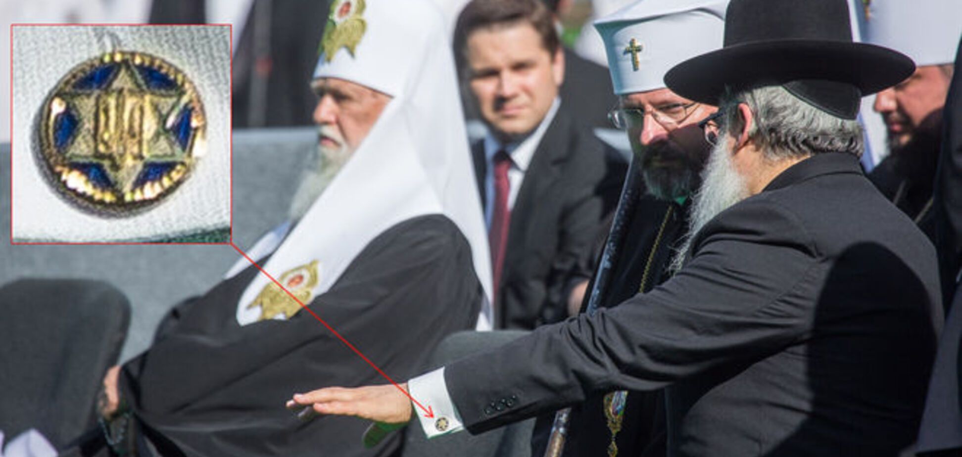 Главный раввин Украины похвастал патриотичными запонками: фотофакт