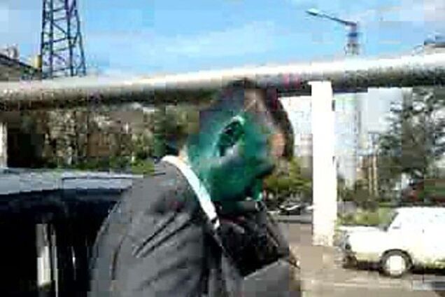 Попереджувальний 'постріл': у 'Правому секторі' пояснили, за що начальник морпорту отримав зеленкою