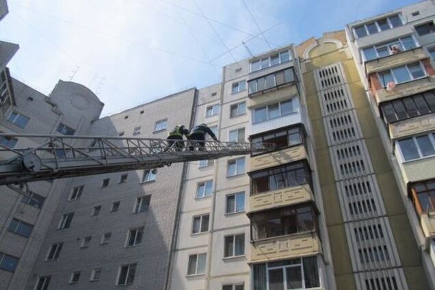 На Киевщине спасли мальчика, который едва не упал с шестого этажа