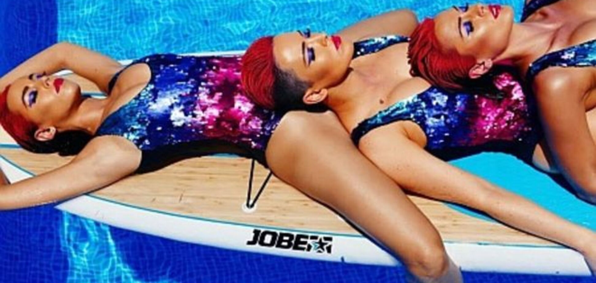 Девушки из Nikita плескались в бассейне в неземном виде