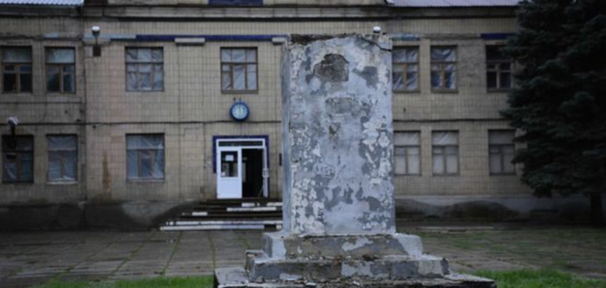 На Донбасі одночасно зникли відразу чотири Леніна: опубліковані фото