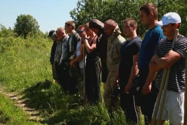 На Рівненщині кілька сотень копачів бурштину 'пішли на штурм' СБУ