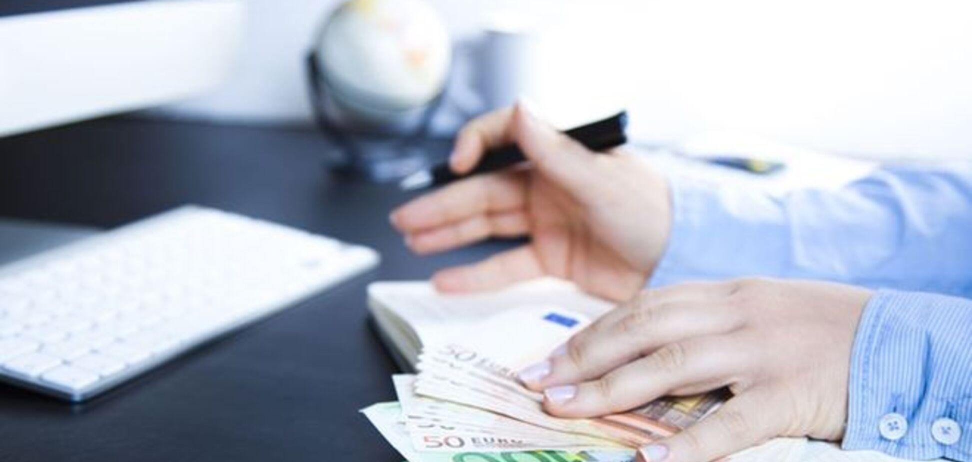 Эксперты объяснили, для чего нужны украинцам 'валютные лицензии'