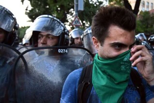 В Ереване завели дело на полицейских за насилие над протестующими