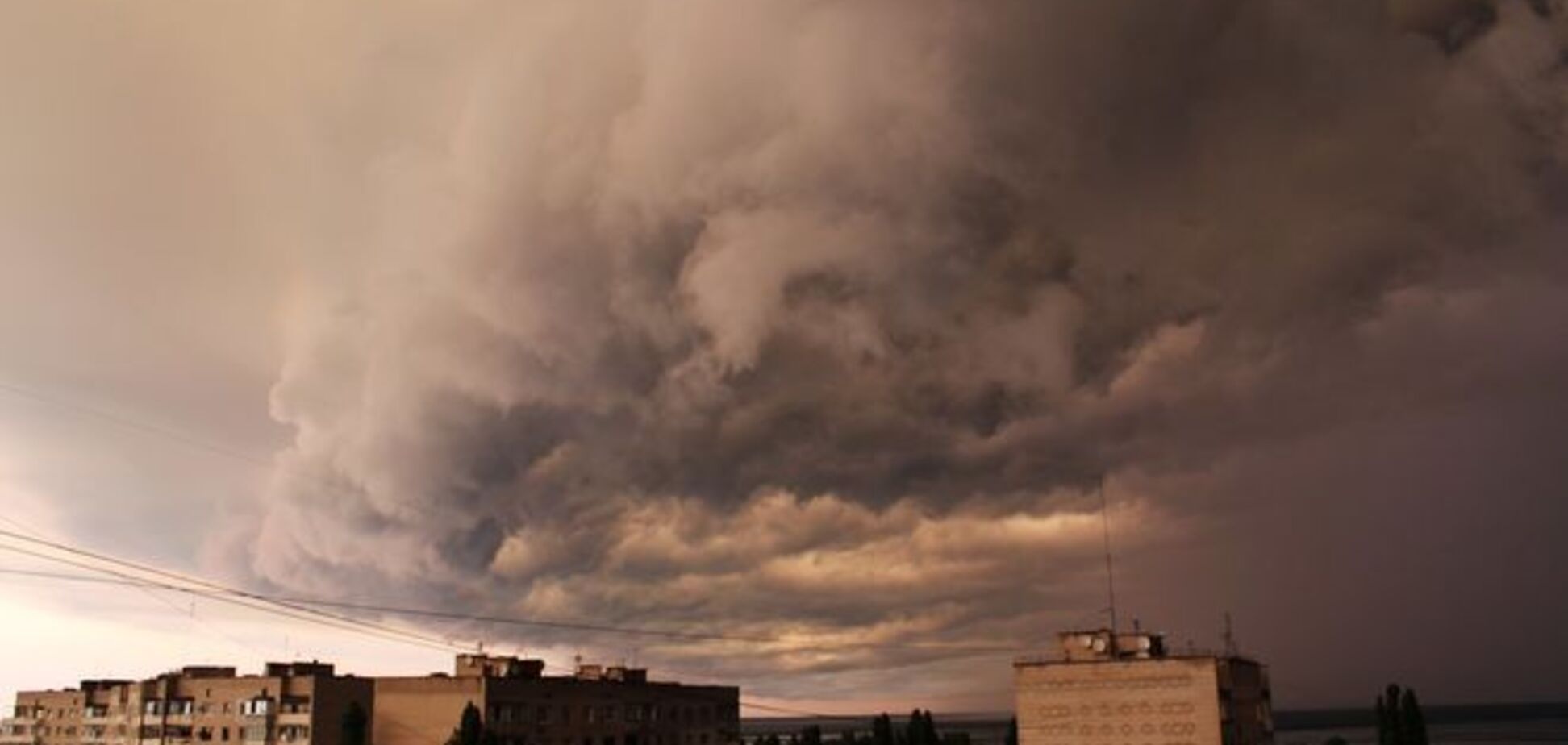 'Судный день!'. Сеть взорвали апокалиптические облака в Черкассах: фоторепортаж
