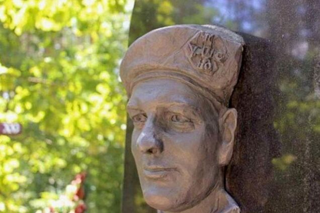 В Беларуси установили памятник герою Небесной сотни