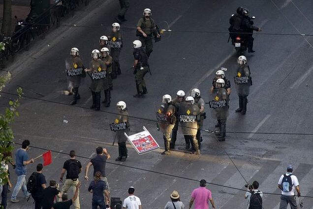 В Греции полиция применила силу против протестующих. Фото- и видеофакт