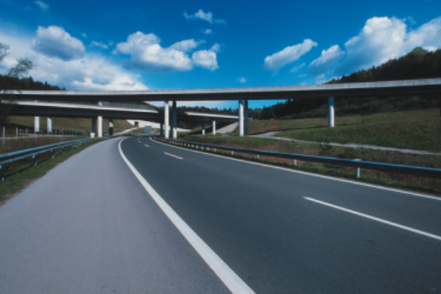 Скільки коштує капітально відремонтувати дороги в Україні: Мінінфраструктури поділилося розцінками