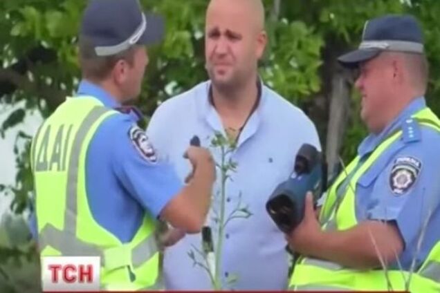 На Киевщине засекли, как гаишники брали взятку: видеофакт