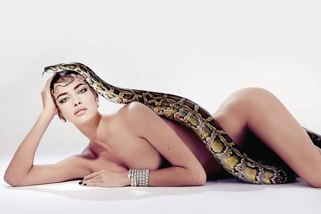 Обнаженная Ирина Шейк и змей-искуситель: модель примерила образ Евы