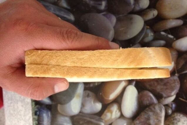 Британец пожаловался в магазин на неровно нарезанный хлеб и получил неожиданный ответ