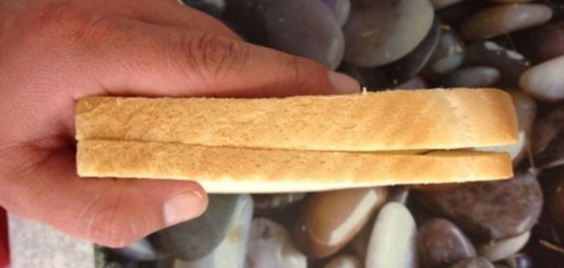 Британец пожаловался в магазин на неровно нарезанный хлеб и получил неожиданный ответ