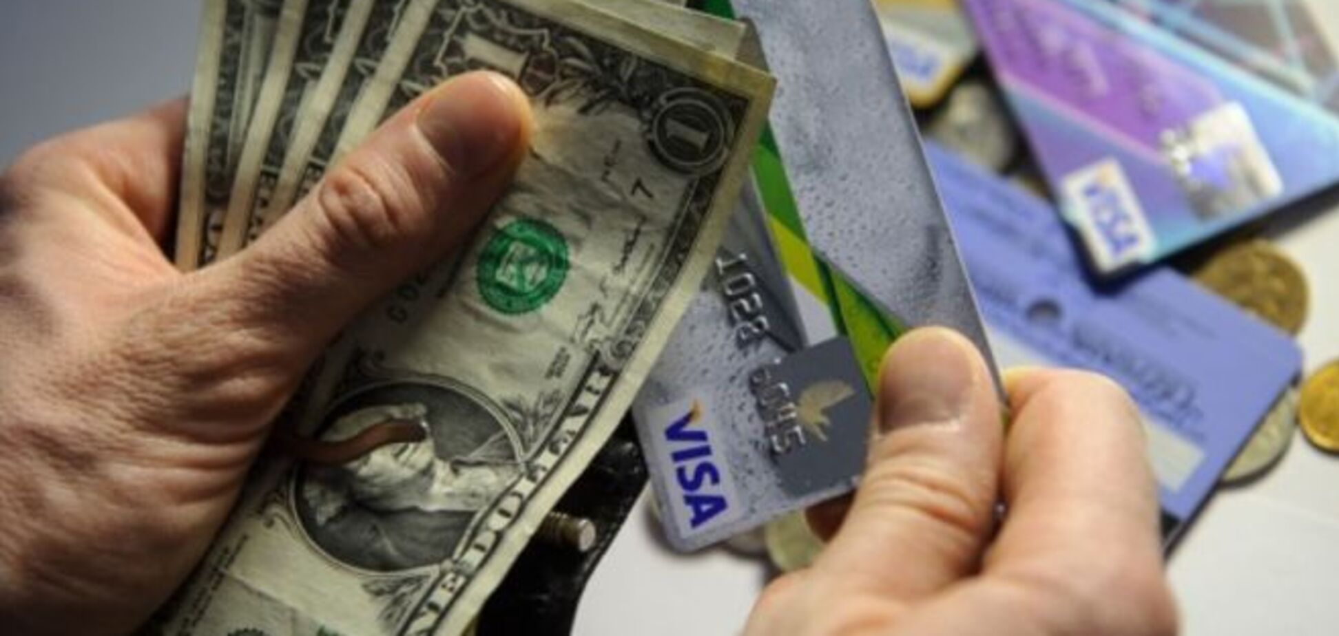 Устенко объяснил, как нужно было решать проблему валютных заемщиков