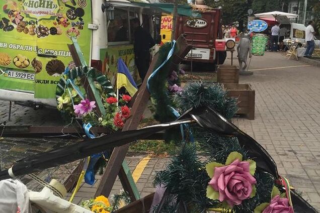 У Києві на місці загибелі Небесної Сотні влаштували 'базар': фотофакт
