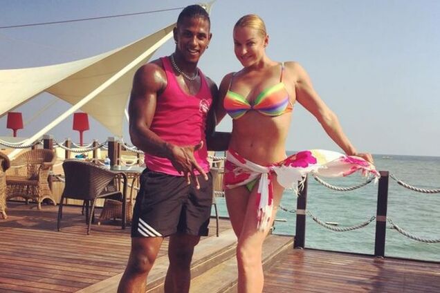 Волочкова засветила на отдыхе своего чернокожего партнера