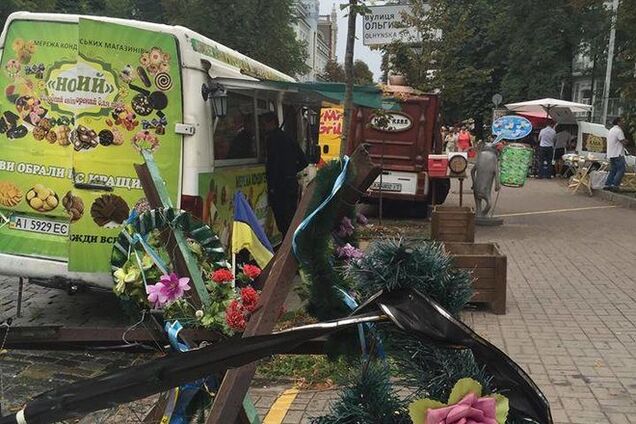 'Герой парковки' на автокофейне осквернил память героев Небесной сотни