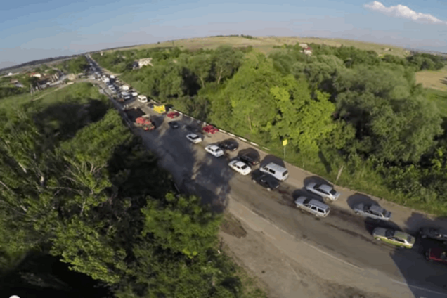 Водители в бешенстве: СМИ показали километровую пробку, парализовавшую трассу в Крыму