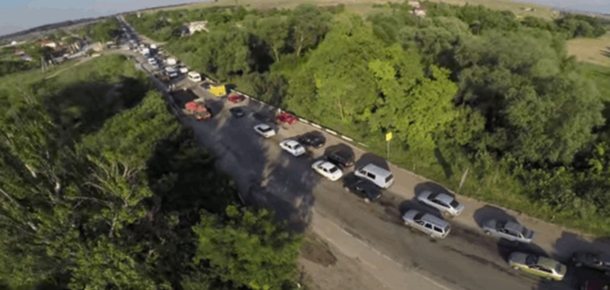 Водії дико розлючені: ЗМІ показали кілометрову пробку, що паралізував трасу в Криму