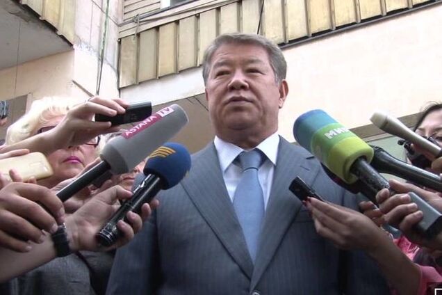 По стопах Мутко. Мер Алма-Ати публічно поглумився над англійською: опубліковано відео