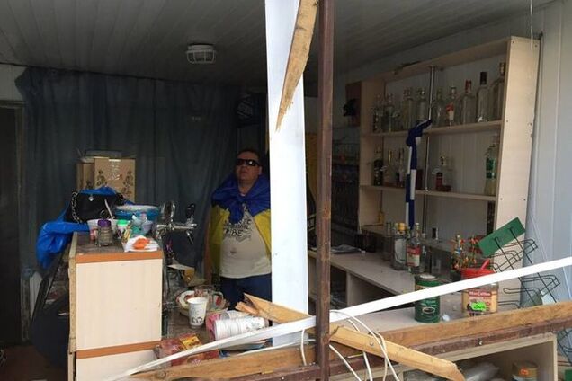 В Киеве хозяин незаконной наливайки прикрывался украинским флагом