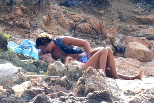 42-летняя Хайди Клум устроила секс-игры на пляже с молодым любовником