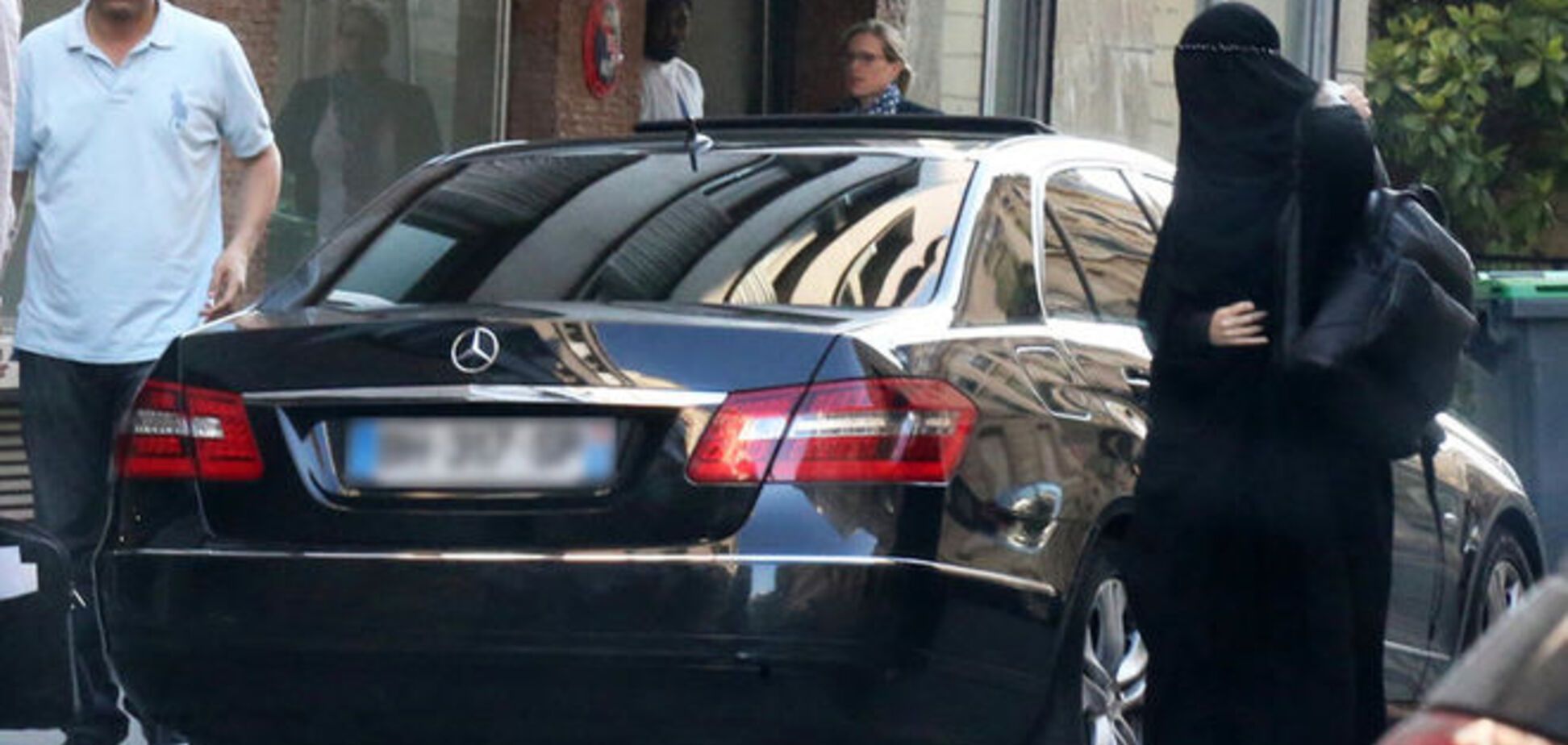 Рассекретили: супермодель Жизель Бундхен пыталась тайно посетить пластического хирурга, надев паранджу