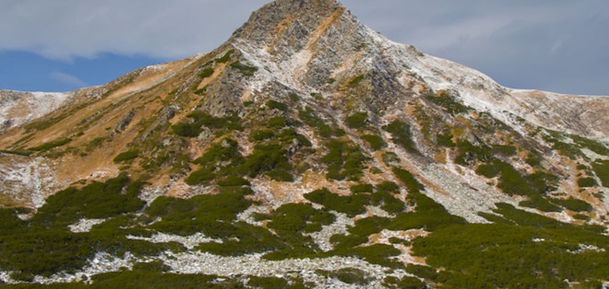 Топ-10 горных вершин Карпат, которые стоит покорить