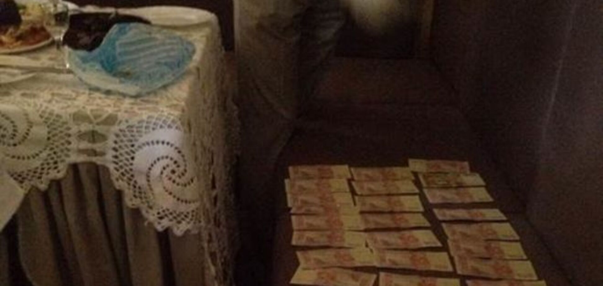 На Тернопільщині депутата облради спіймали на хабарі: фотофакт